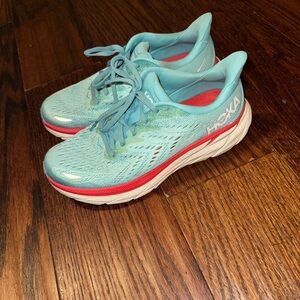 Hoka Clifton 8 women’s shoes